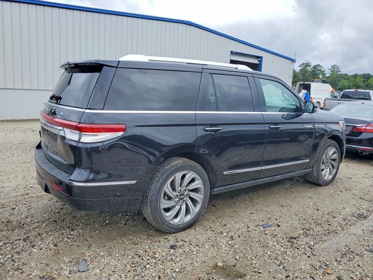 2022 LINCOLN NAVIGATOR