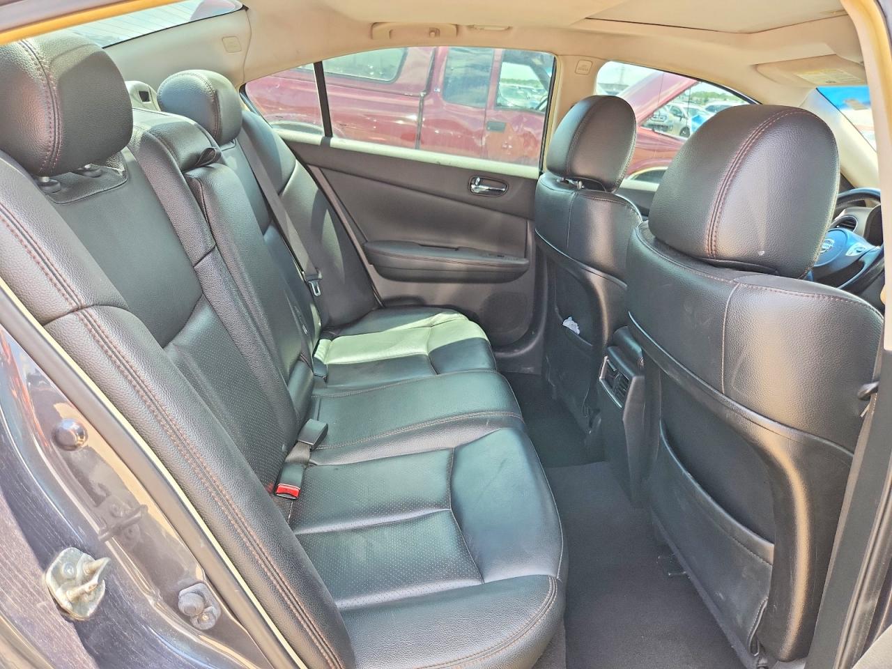 2011 NISSAN MAXIMA