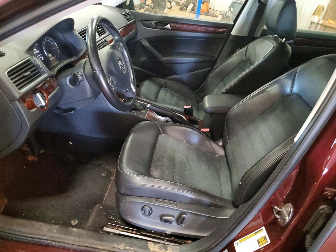 2013 VOLKSWAGEN PASSAT