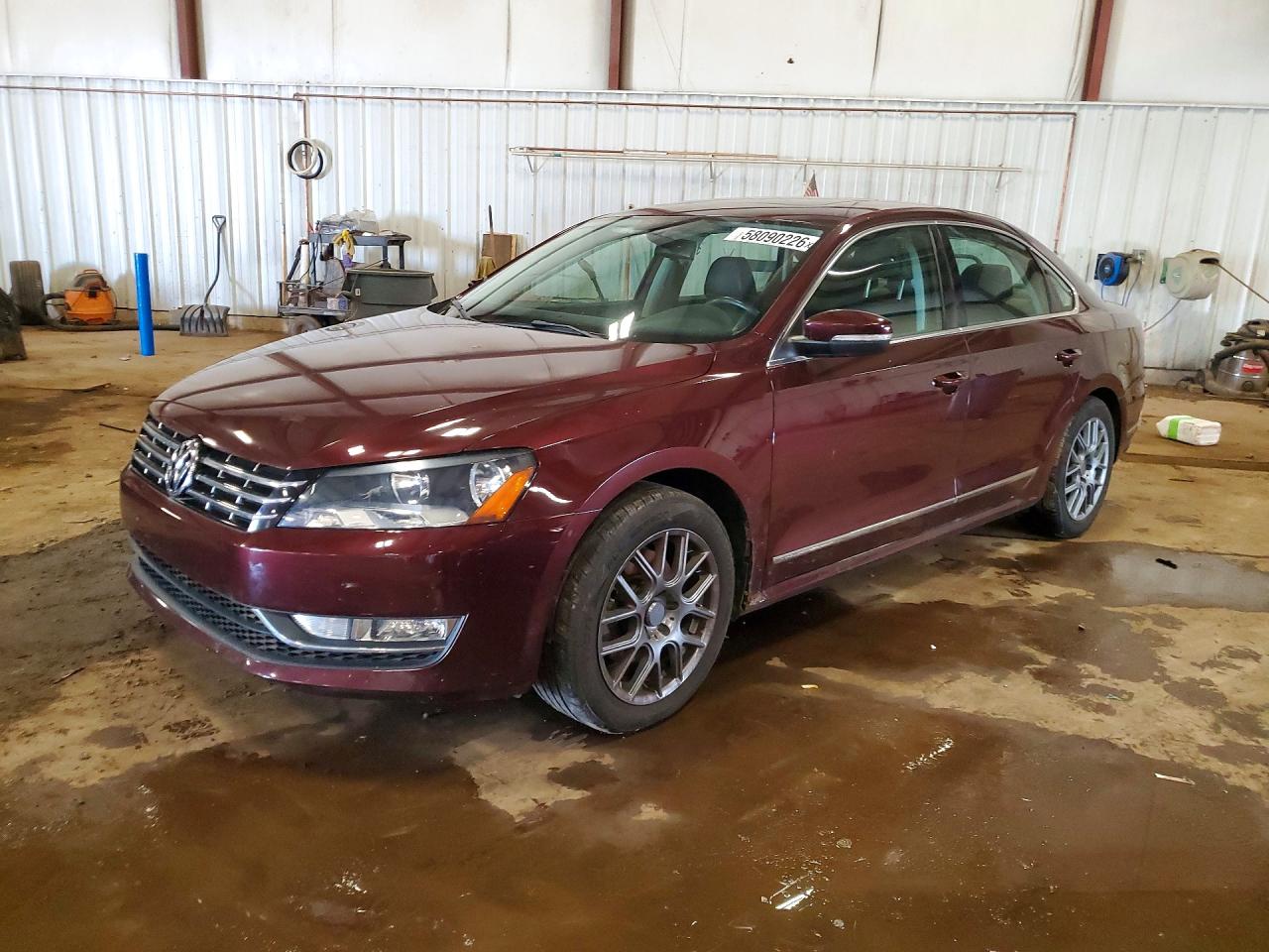 2013 VOLKSWAGEN PASSAT