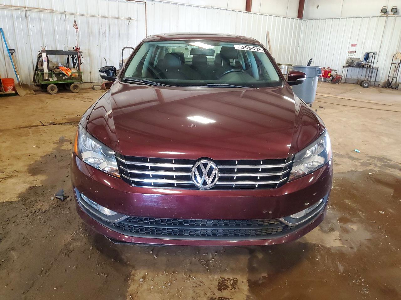 2013 VOLKSWAGEN PASSAT
