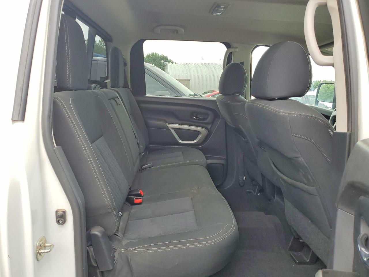 2016 NISSAN TITAN