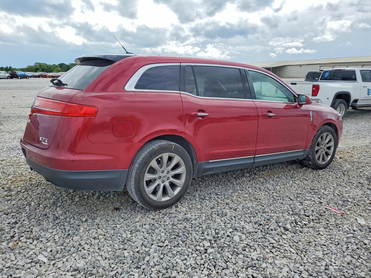 2014 LINCOLN MKT