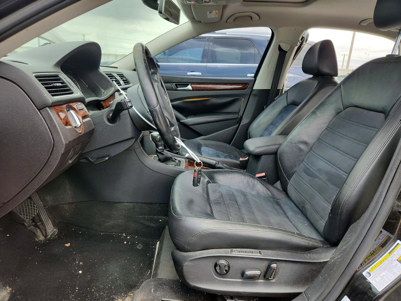 2012 VOLKSWAGEN PASSAT