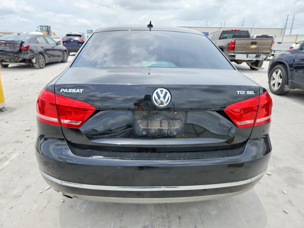 2012 VOLKSWAGEN PASSAT