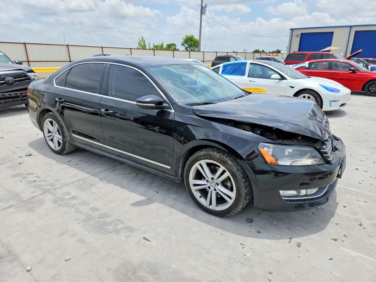 2012 VOLKSWAGEN PASSAT