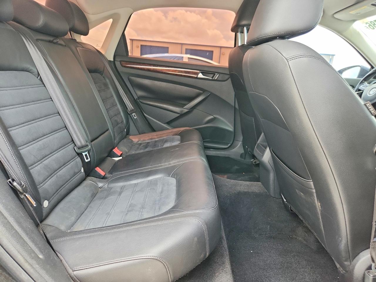 2012 VOLKSWAGEN PASSAT
