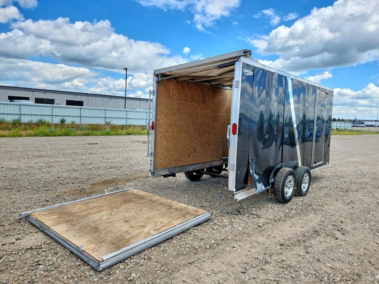2015 LIGHTNING TRAILER