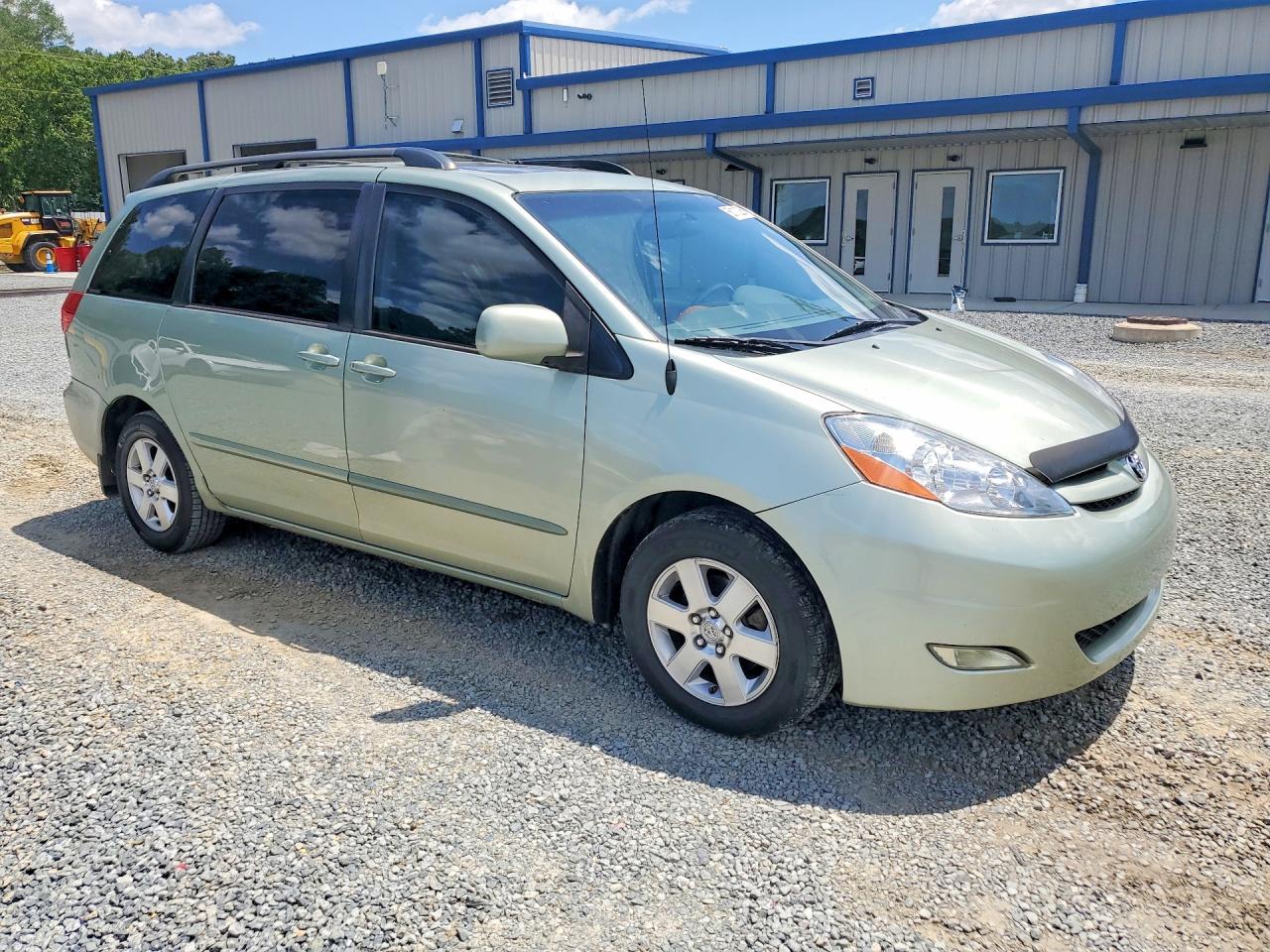 2010 TOYOTA SIENNA