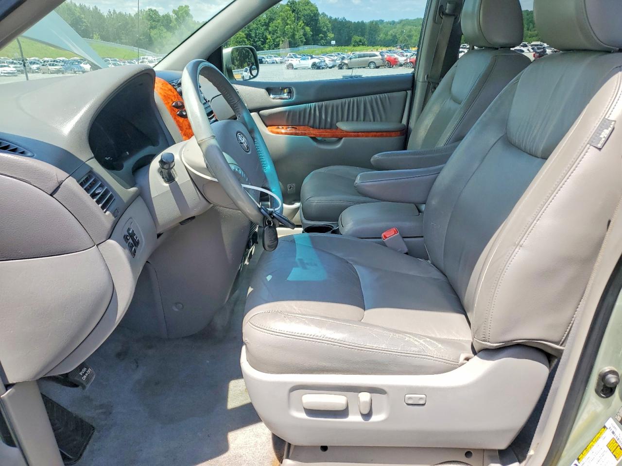 2010 TOYOTA SIENNA