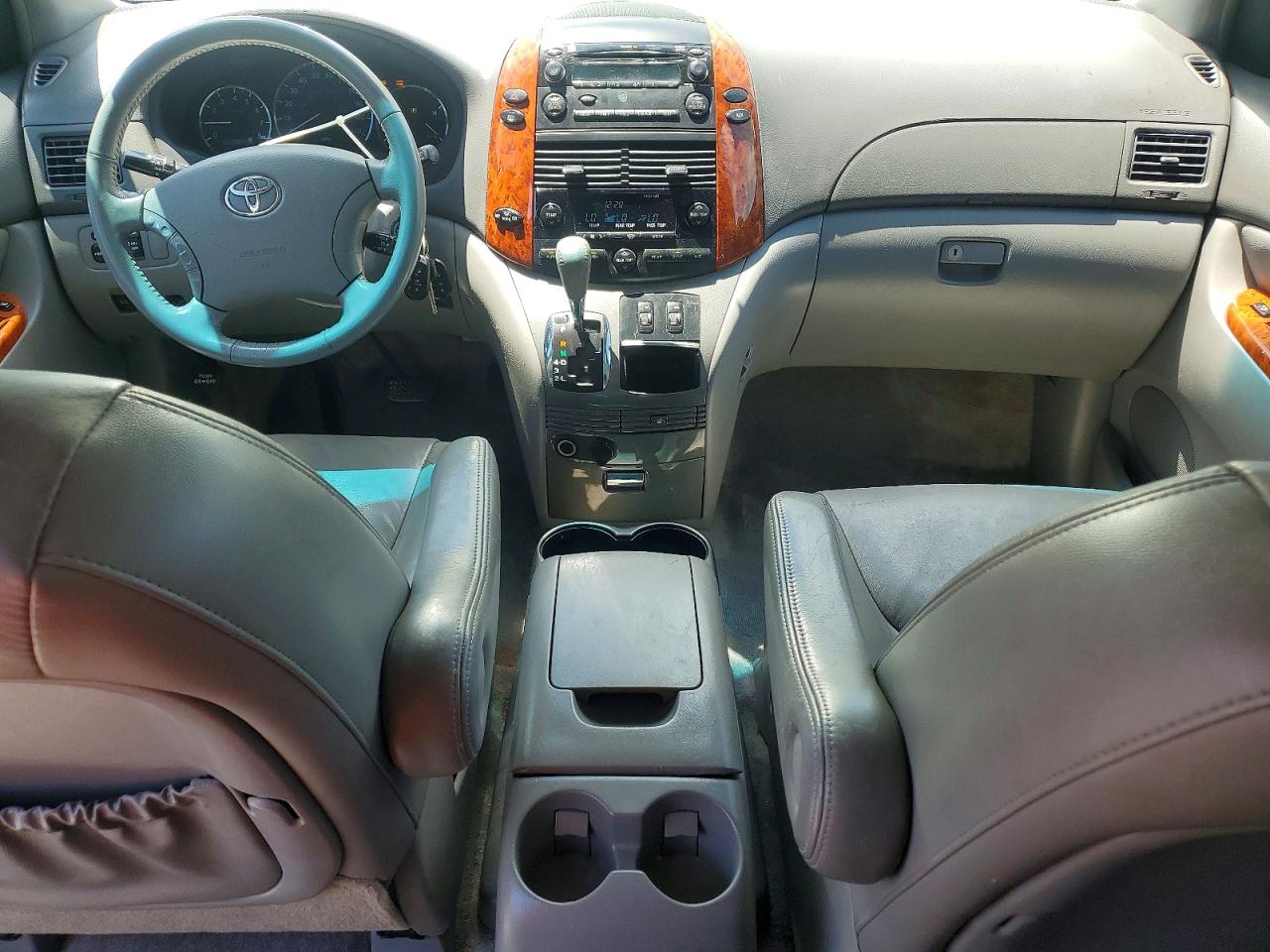 2010 TOYOTA SIENNA