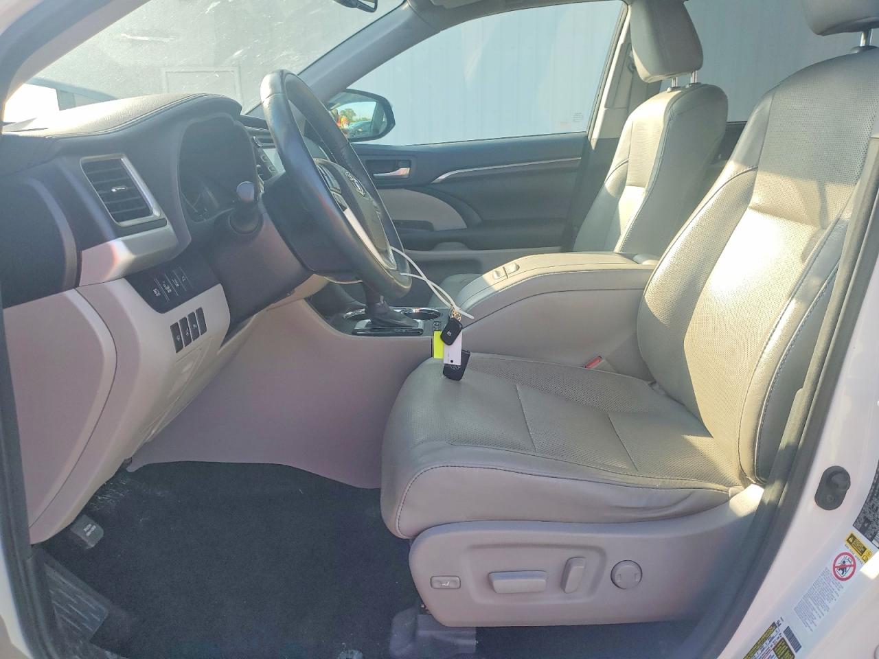 2016 TOYOTA HIGHLANDER