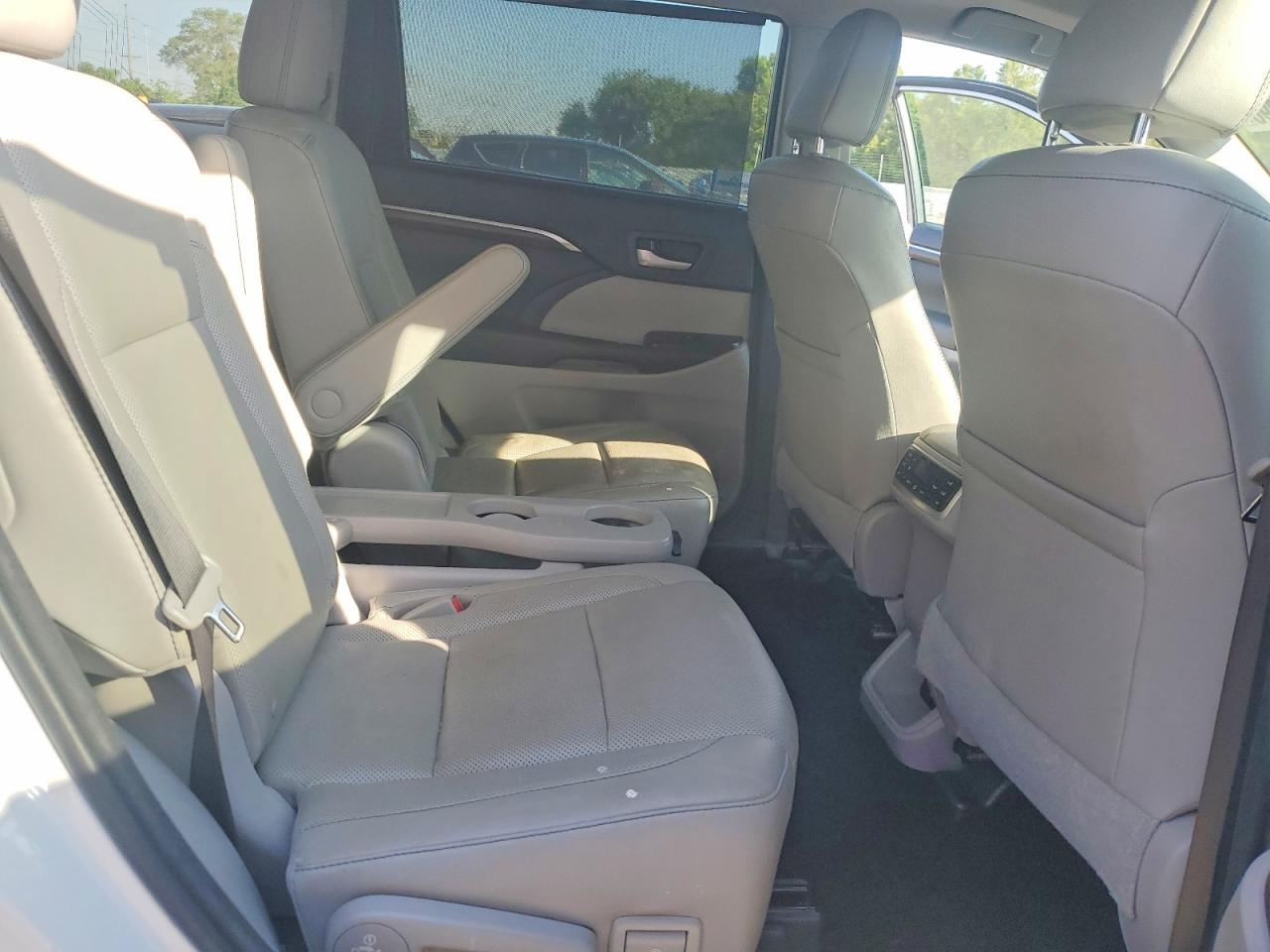 2016 TOYOTA HIGHLANDER