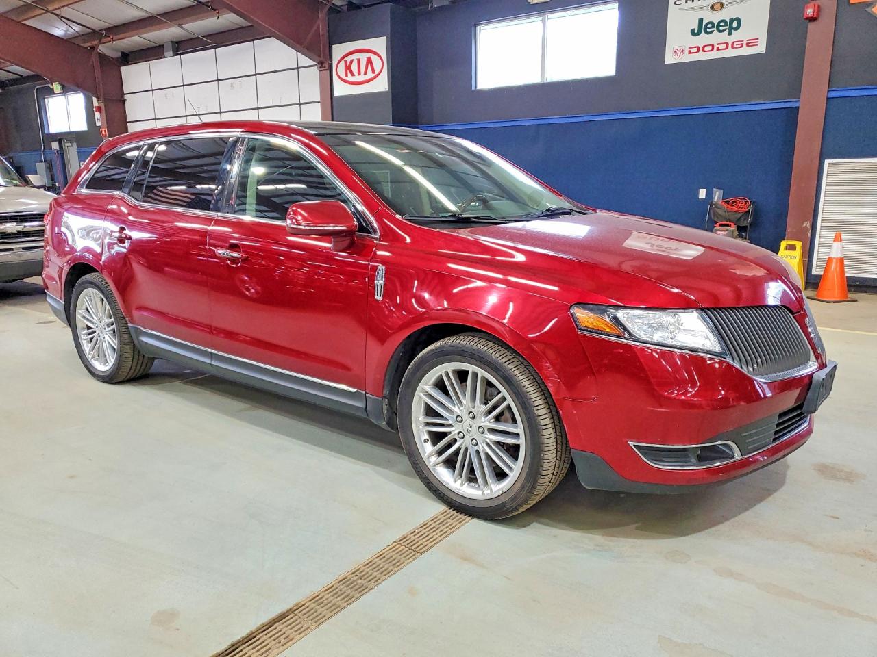 2016 LINCOLN MKT