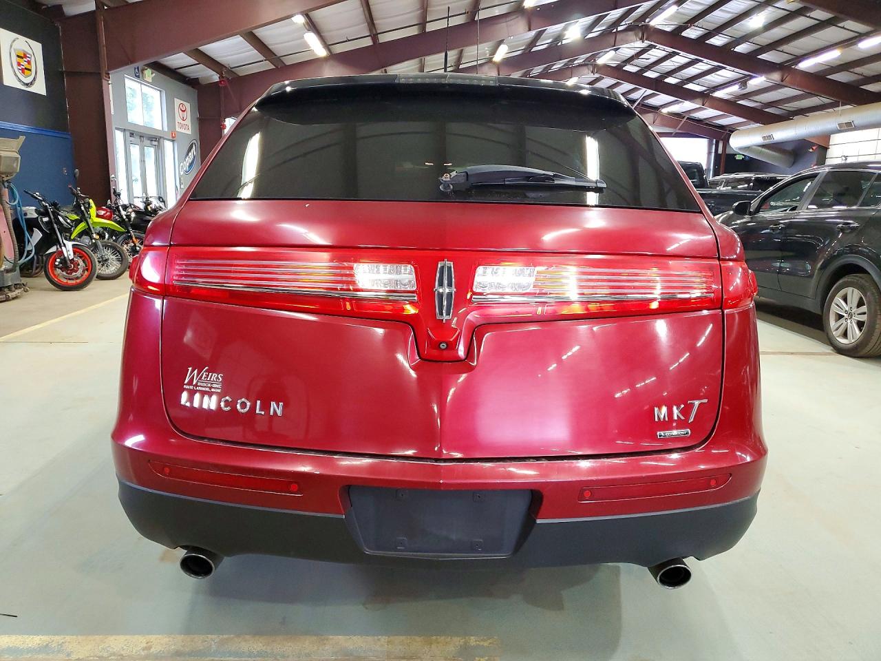 2016 LINCOLN MKT