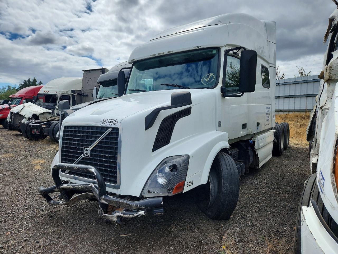 2015 VOLVO VN