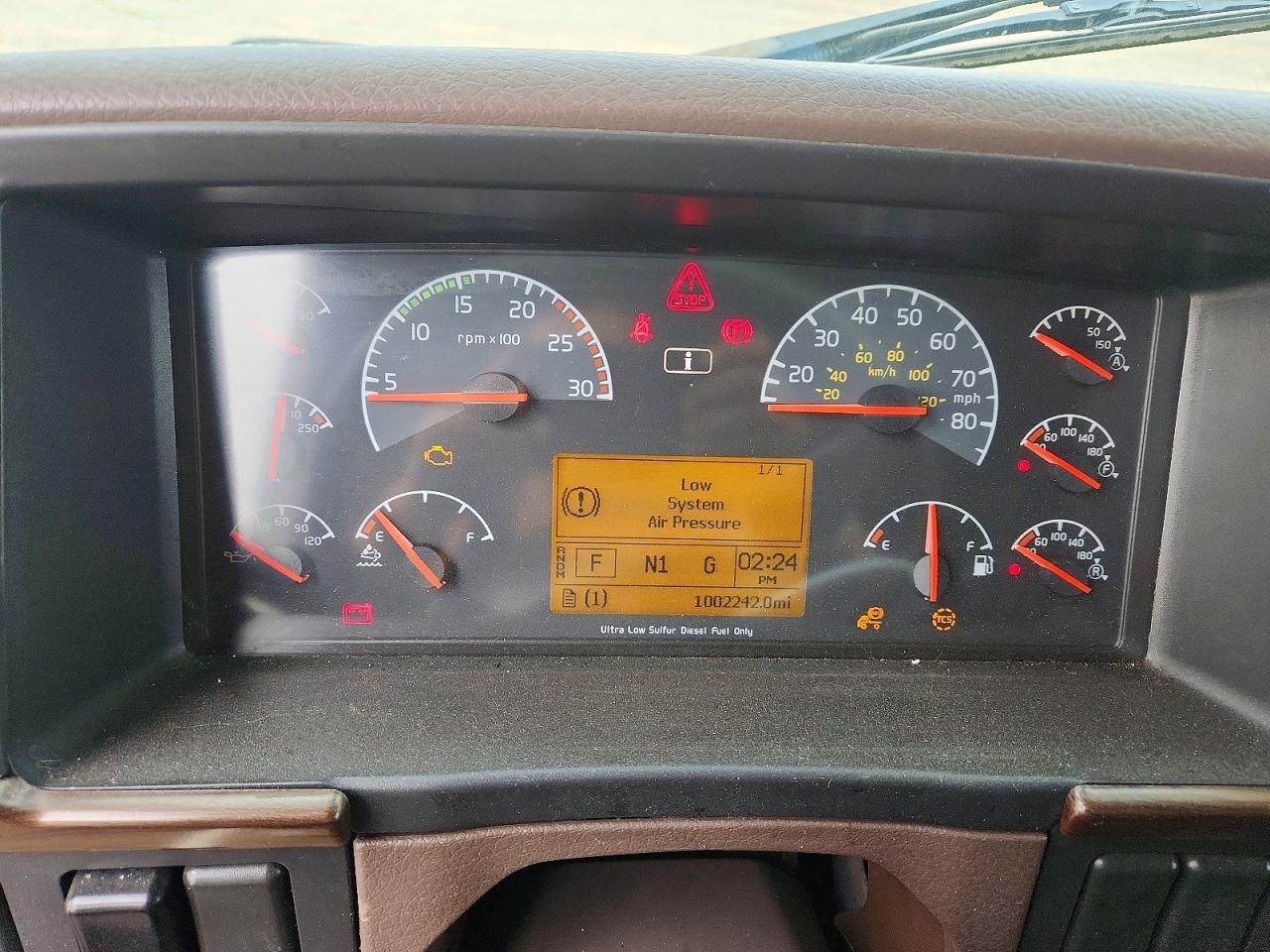 2015 VOLVO VN