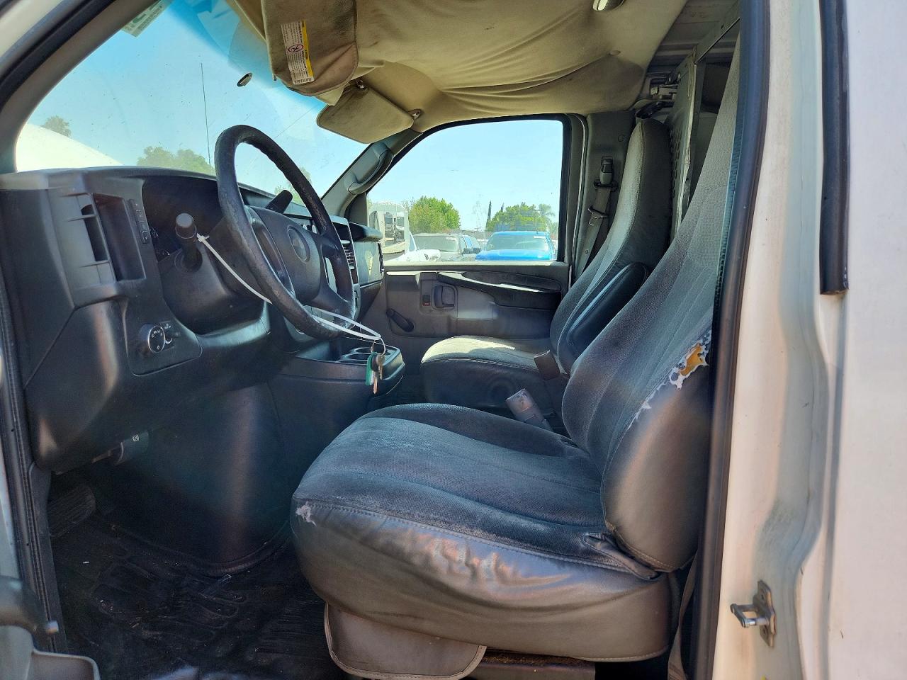 2011 CHEVROLET EXPRESS
