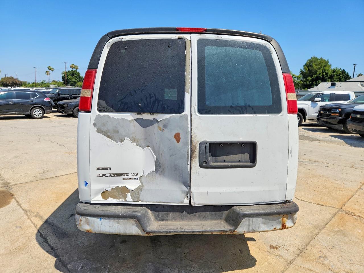 2011 CHEVROLET EXPRESS