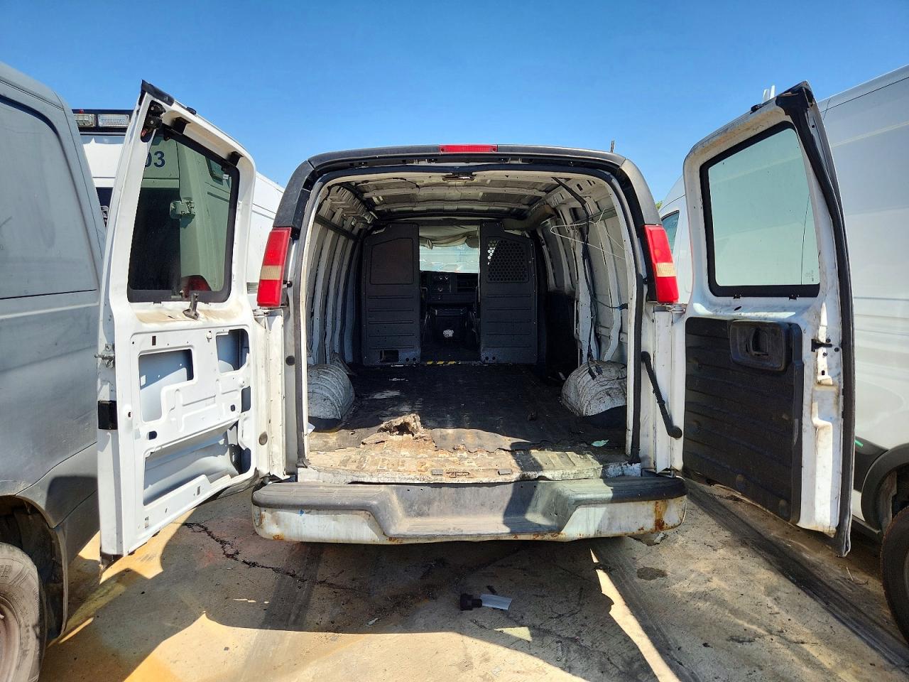2011 CHEVROLET EXPRESS