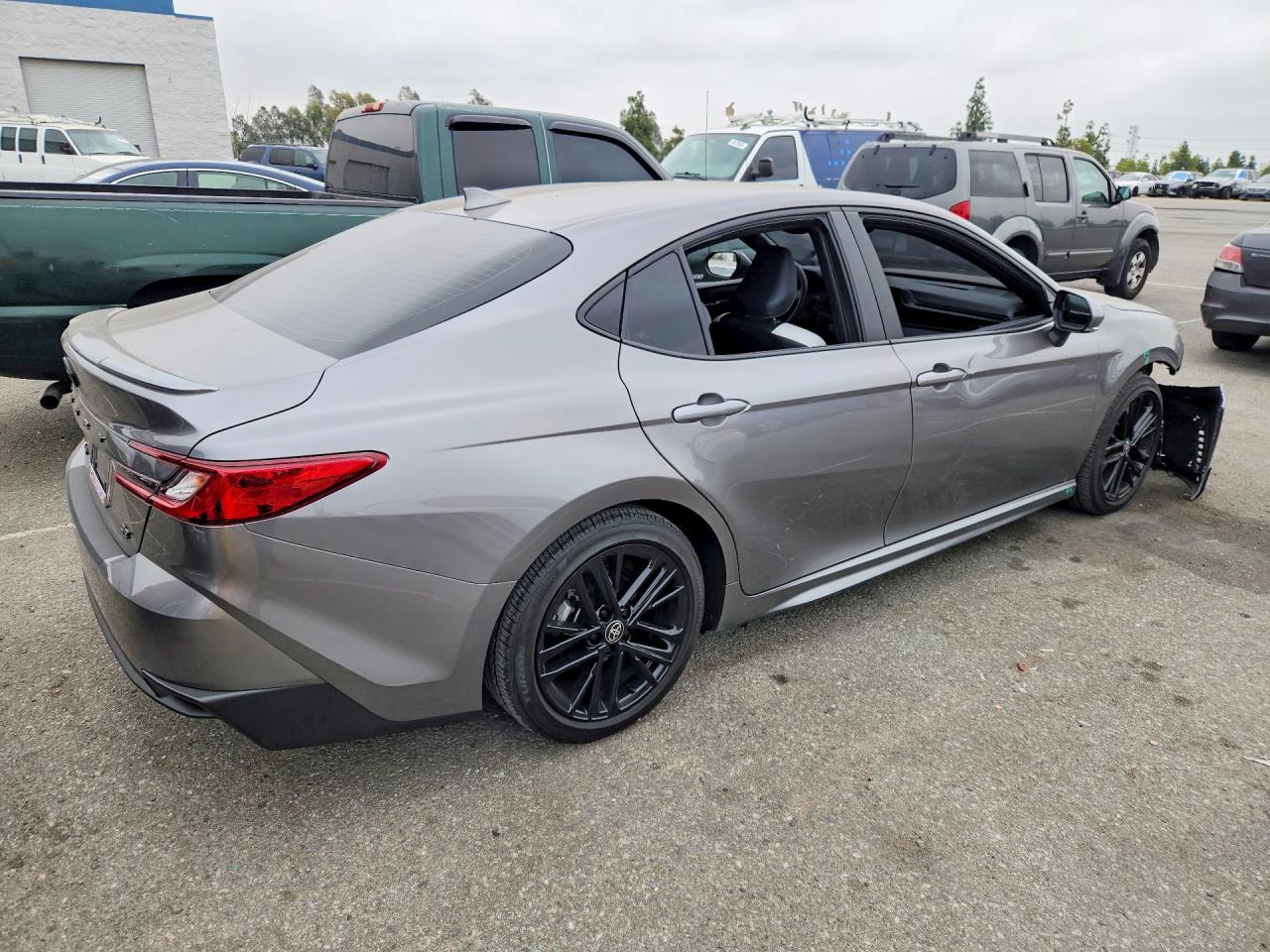 2025 TOYOTA CAMRY