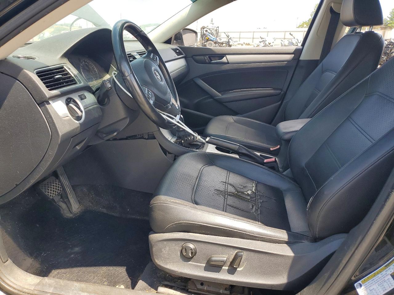 2013 VOLKSWAGEN PASSAT