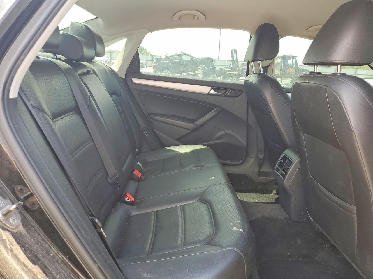 2013 VOLKSWAGEN PASSAT