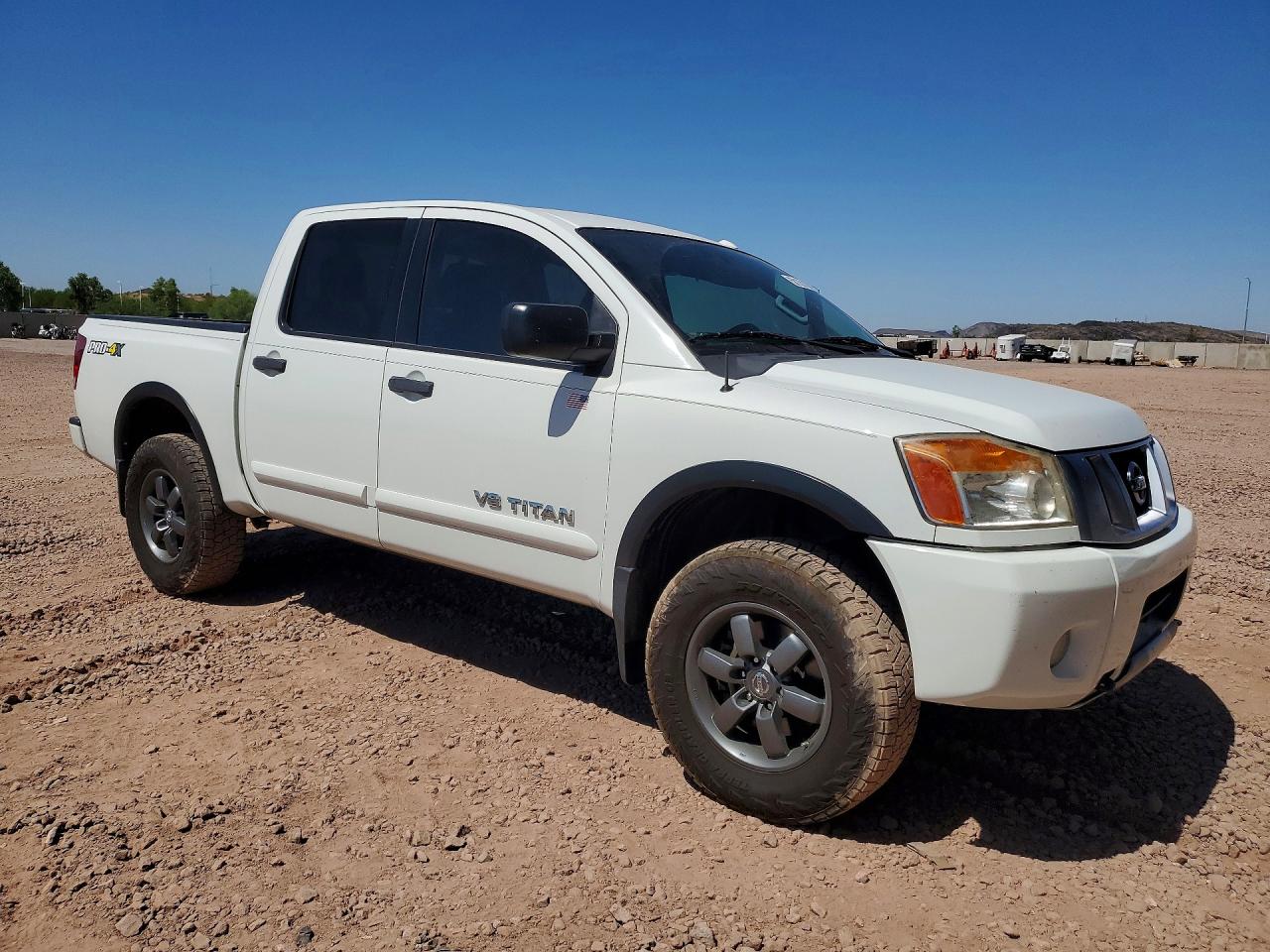 2015 NISSAN TITAN