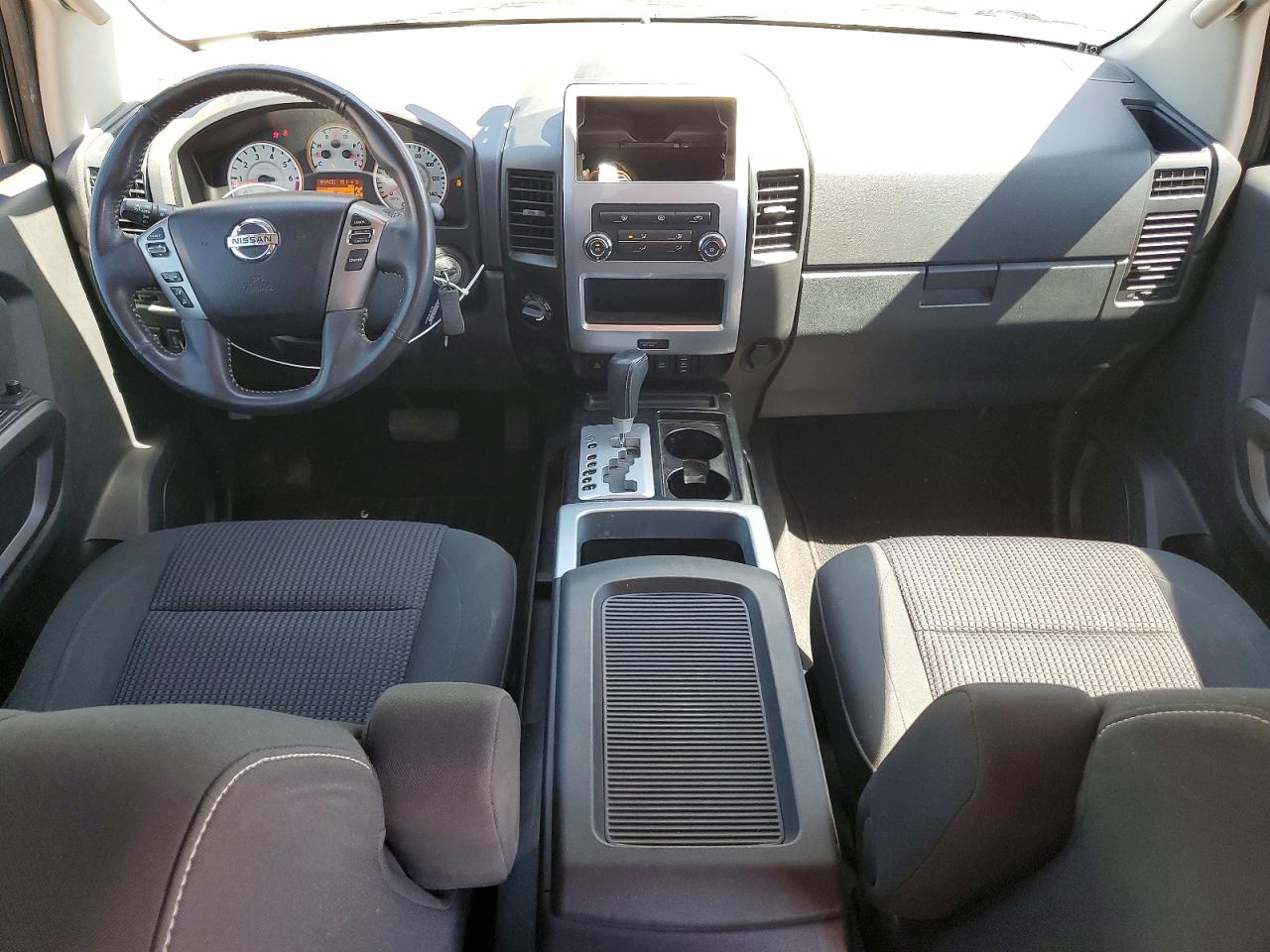 2015 NISSAN TITAN