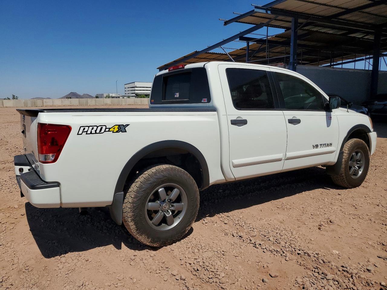 2015 NISSAN TITAN