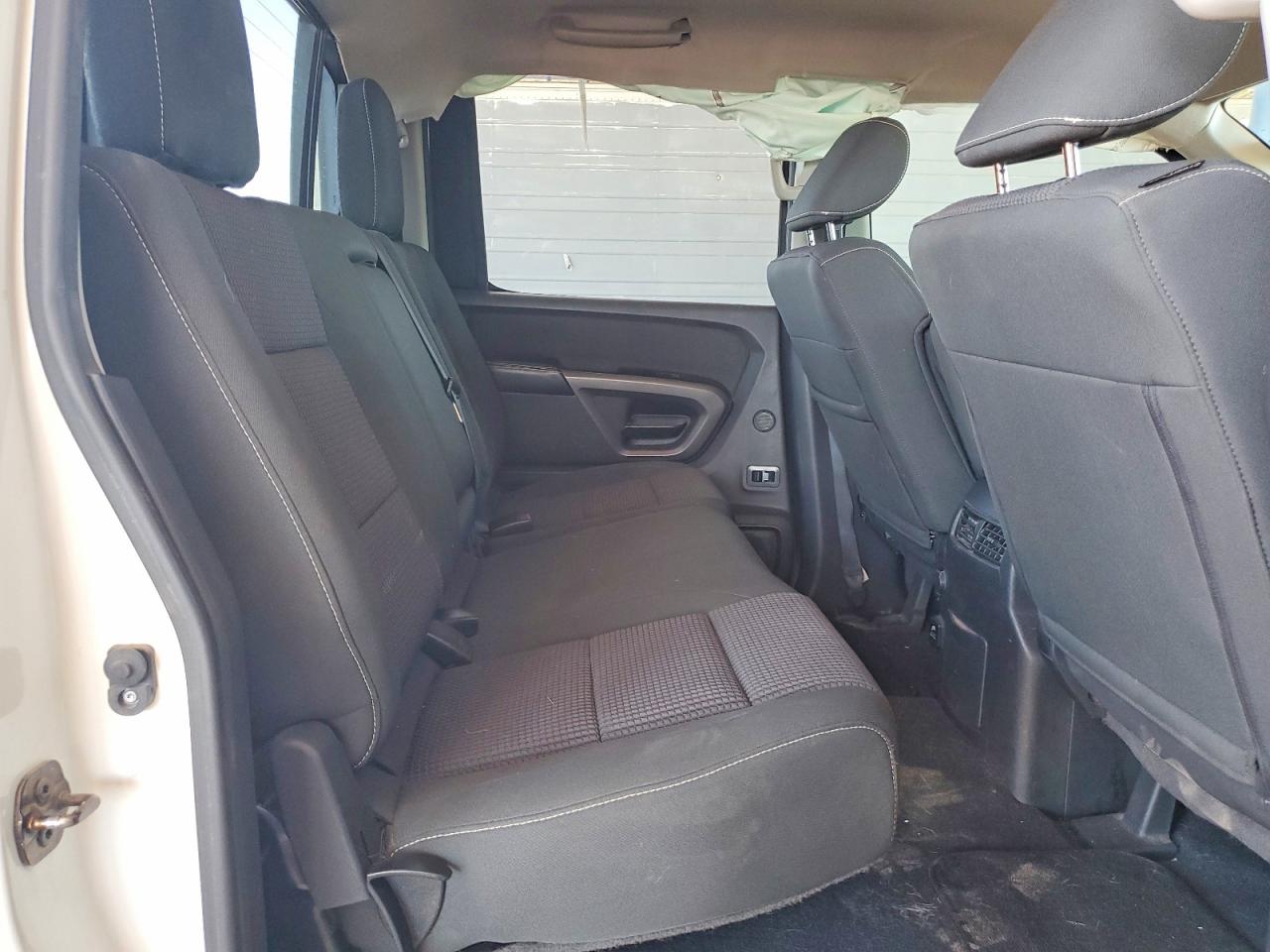 2015 NISSAN TITAN