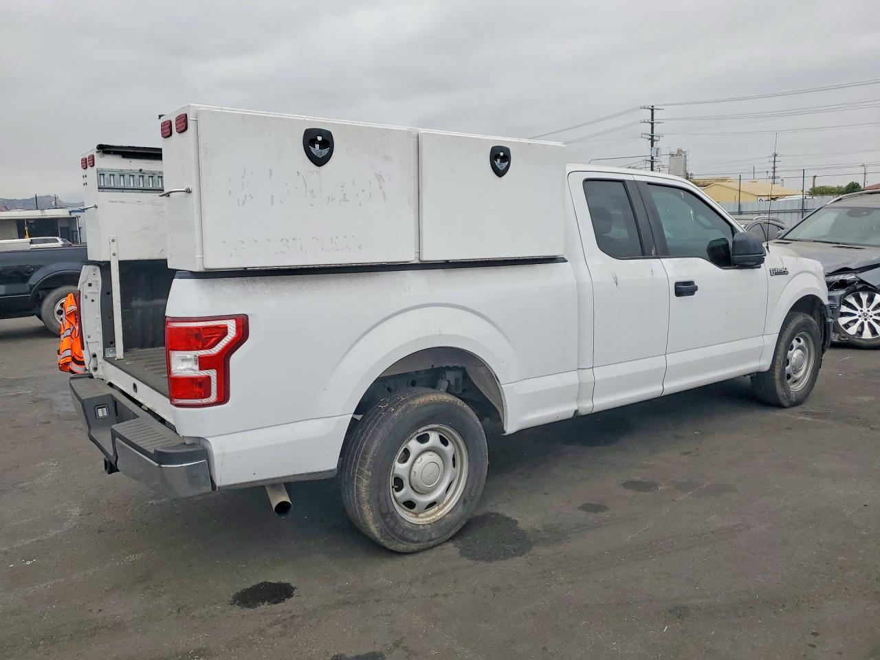 2018 FORD F100