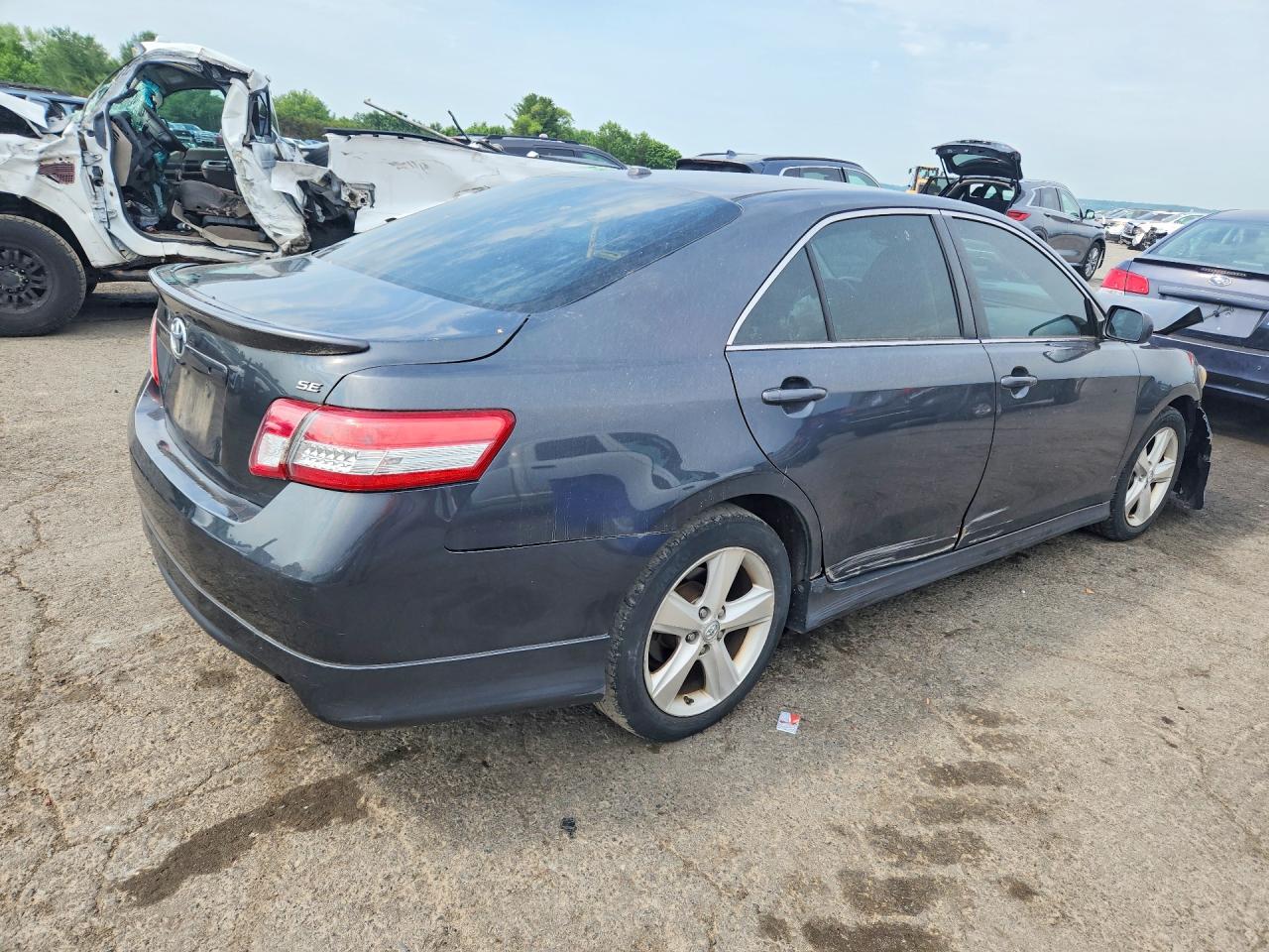 2011 TOYOTA CAMRY