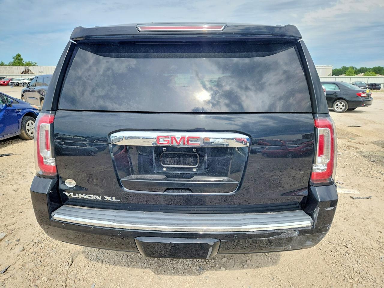 2016 GMC YUKON