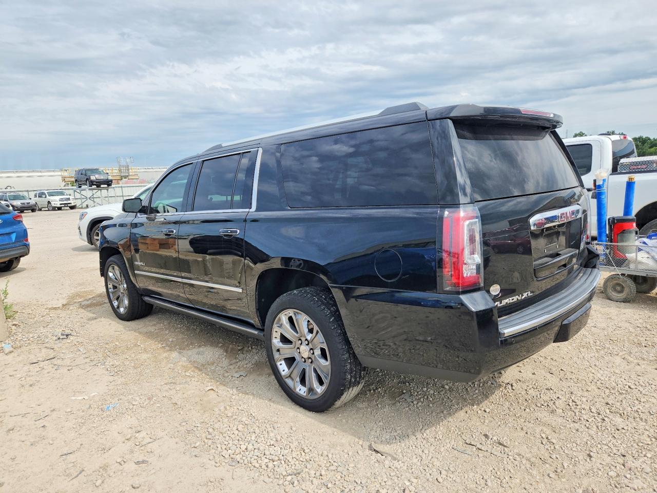 2016 GMC YUKON