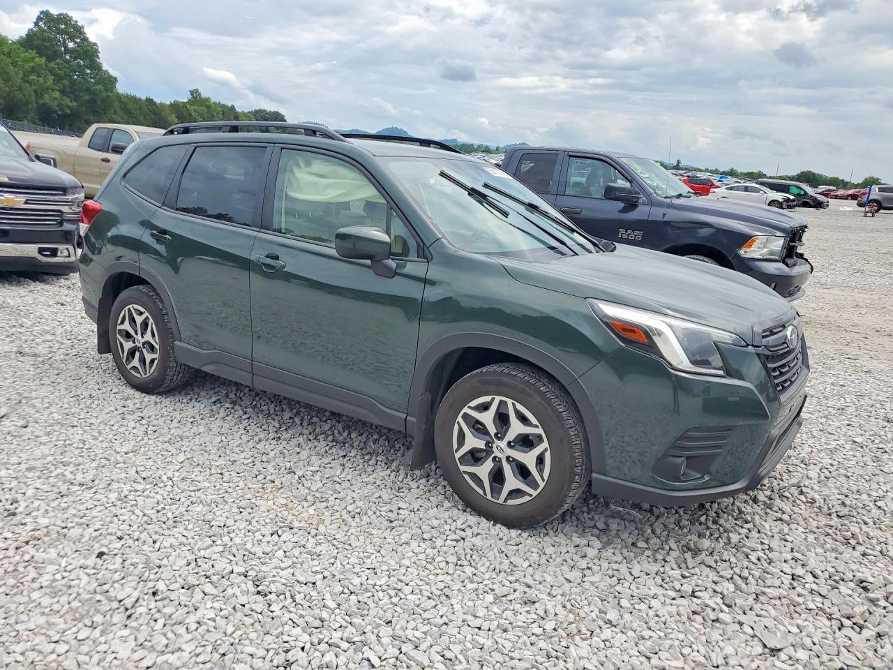 2022 SUBARU FORESTER