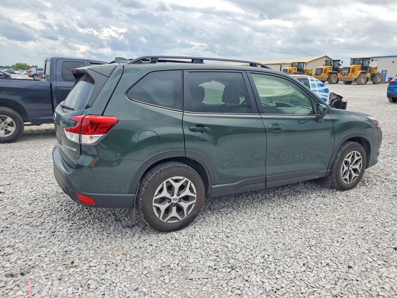2022 SUBARU FORESTER