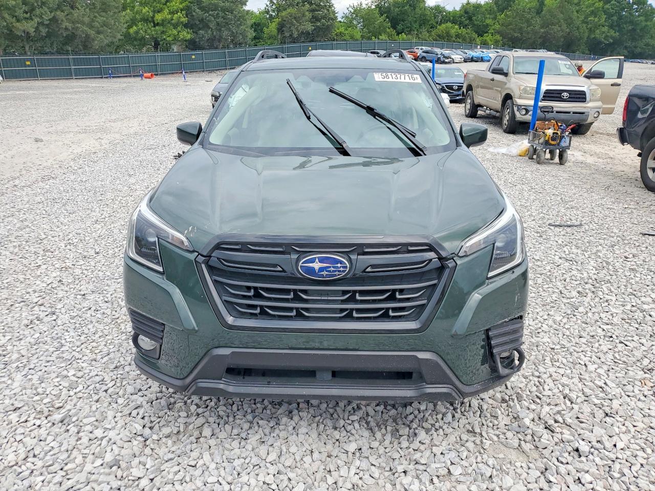 2022 SUBARU FORESTER