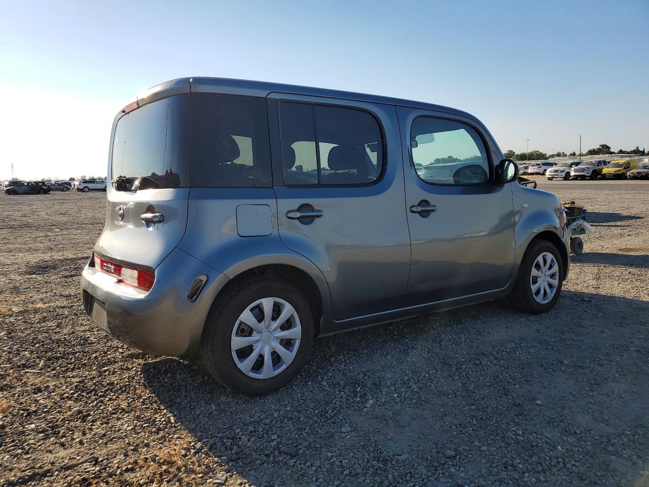 2010 NISSAN CUBE