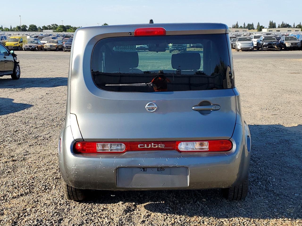 2010 NISSAN CUBE