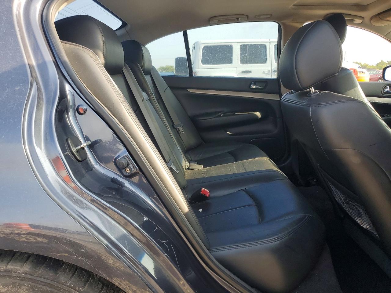 2013 INFINITI G37