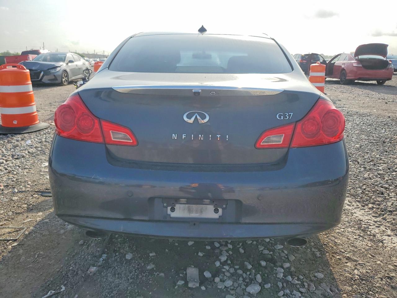 2013 INFINITI G37