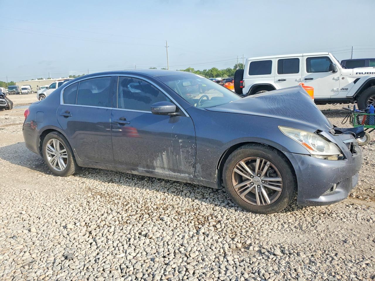 2013 INFINITI G37