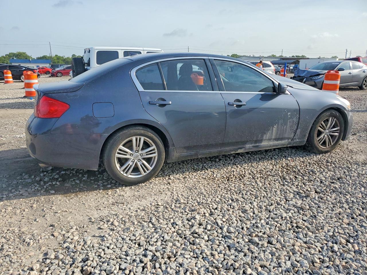 2013 INFINITI G37