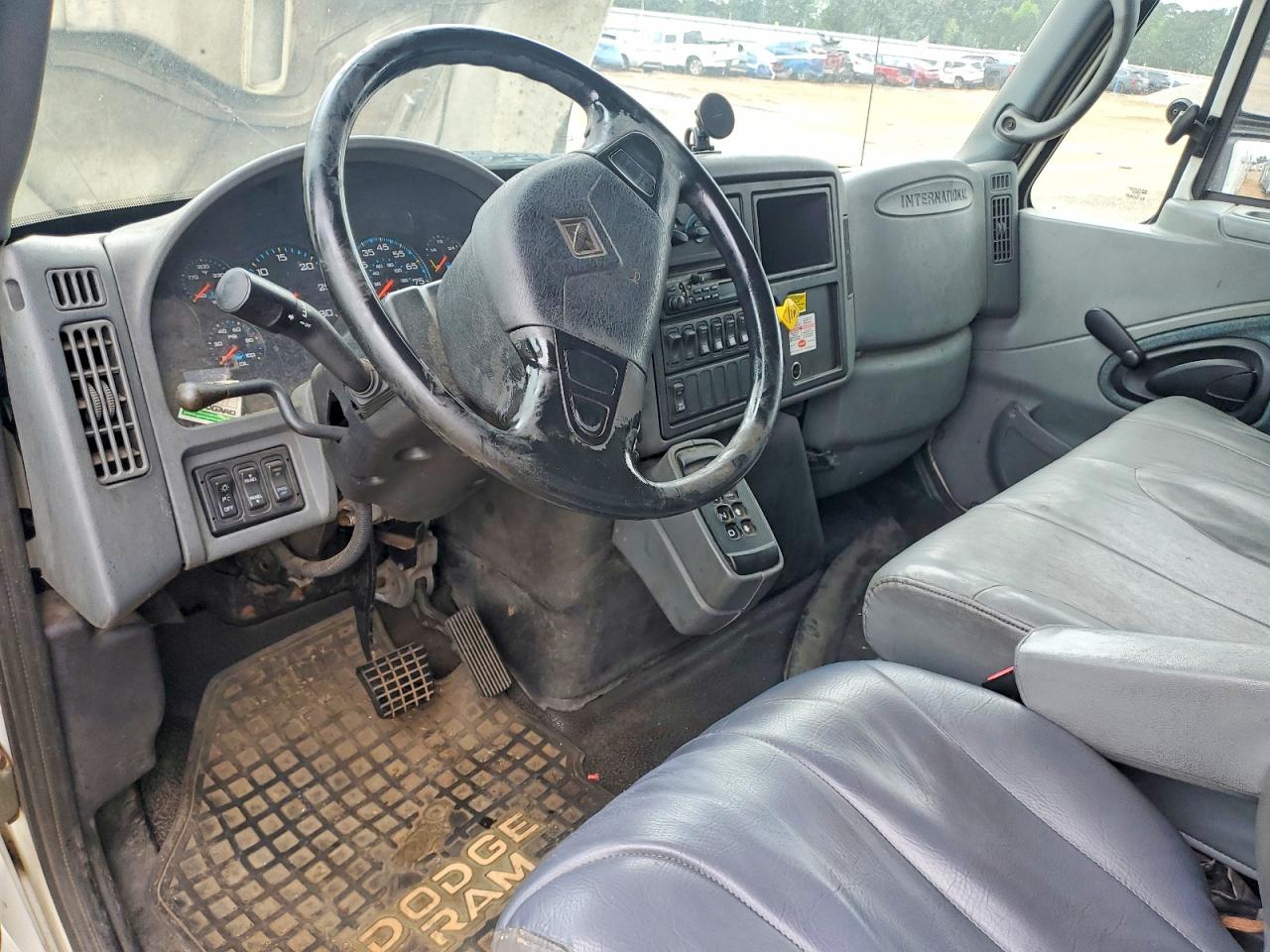 2005 INTERNATIONAL 4000 SERIE