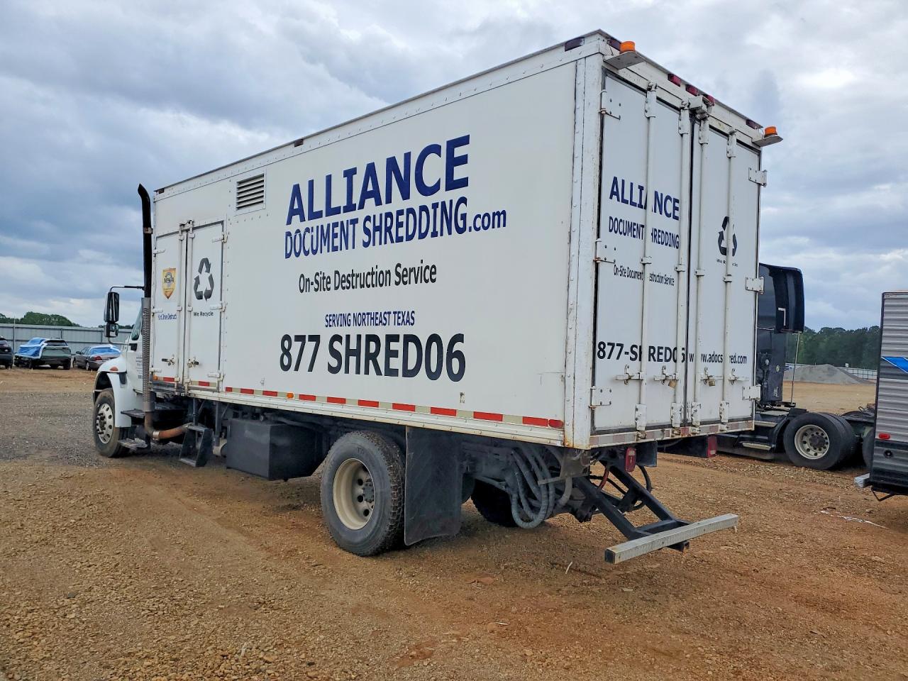 2005 INTERNATIONAL 4000 SERIE