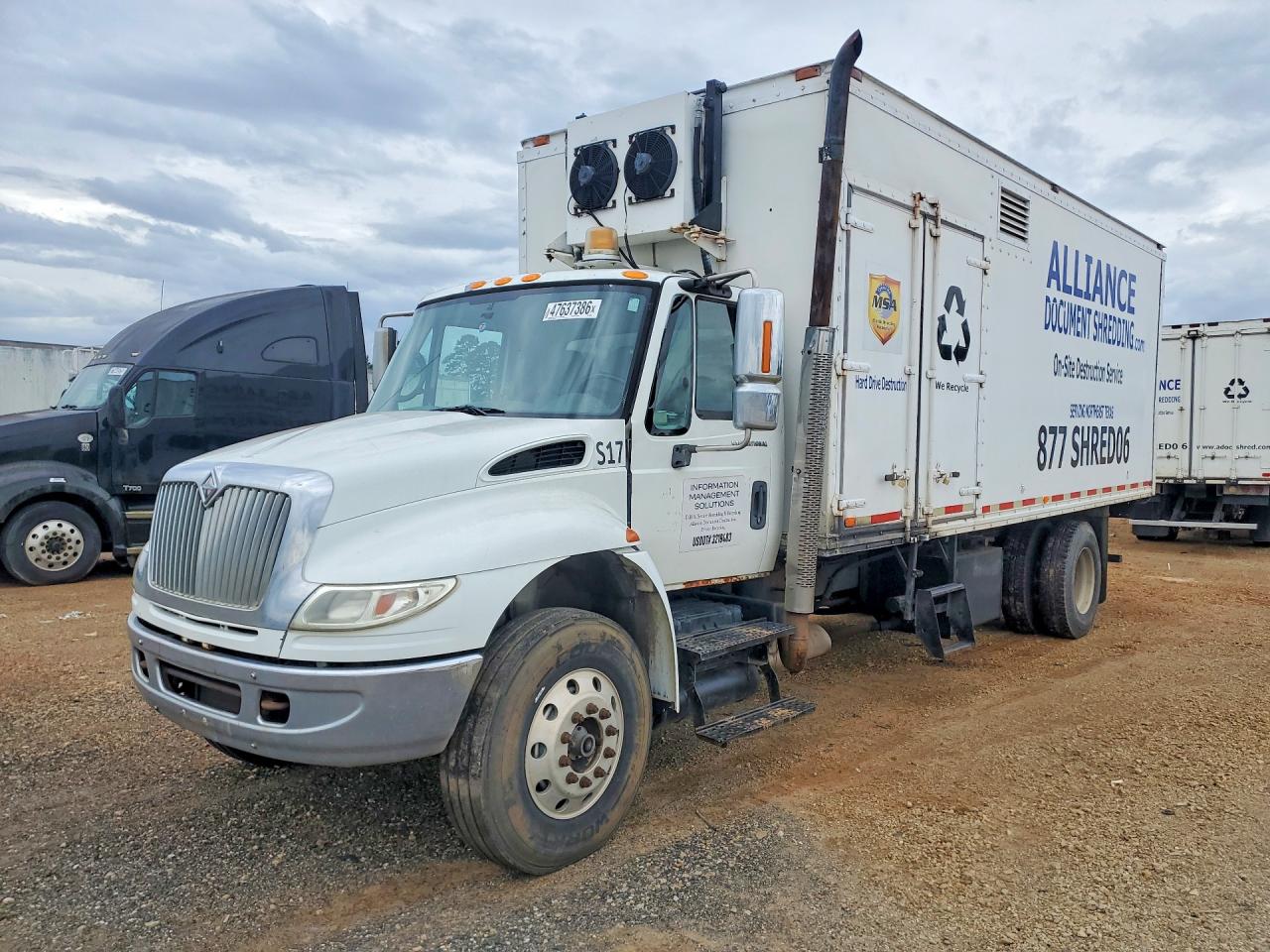 2005 INTERNATIONAL 4000 SERIE