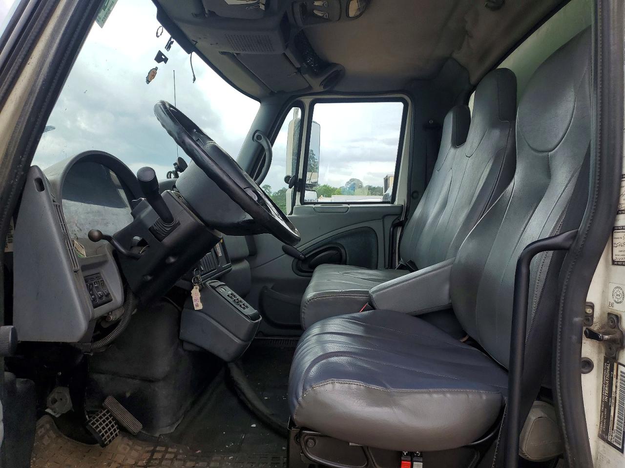 2005 INTERNATIONAL 4000 SERIE