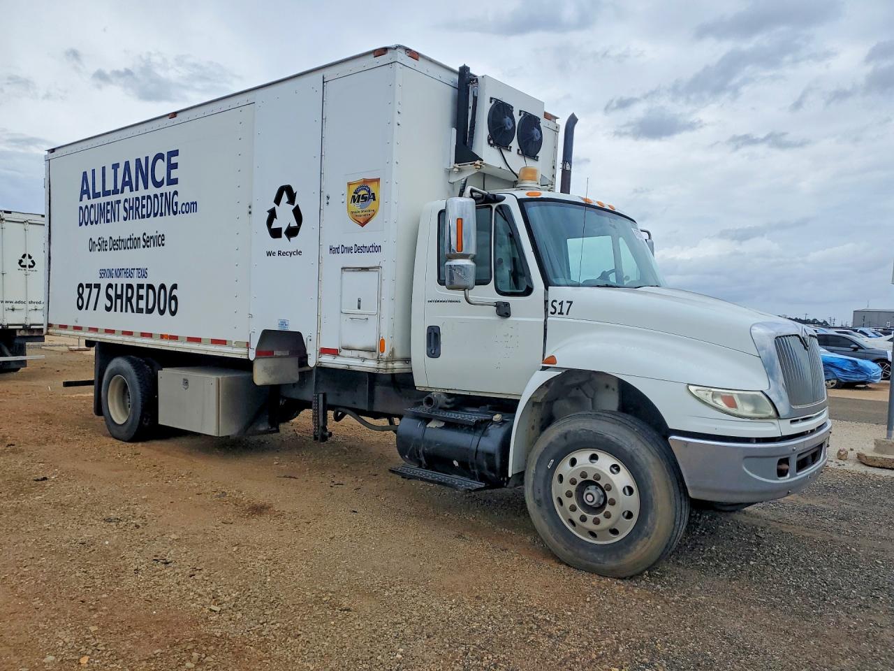 2005 INTERNATIONAL 4000 SERIE