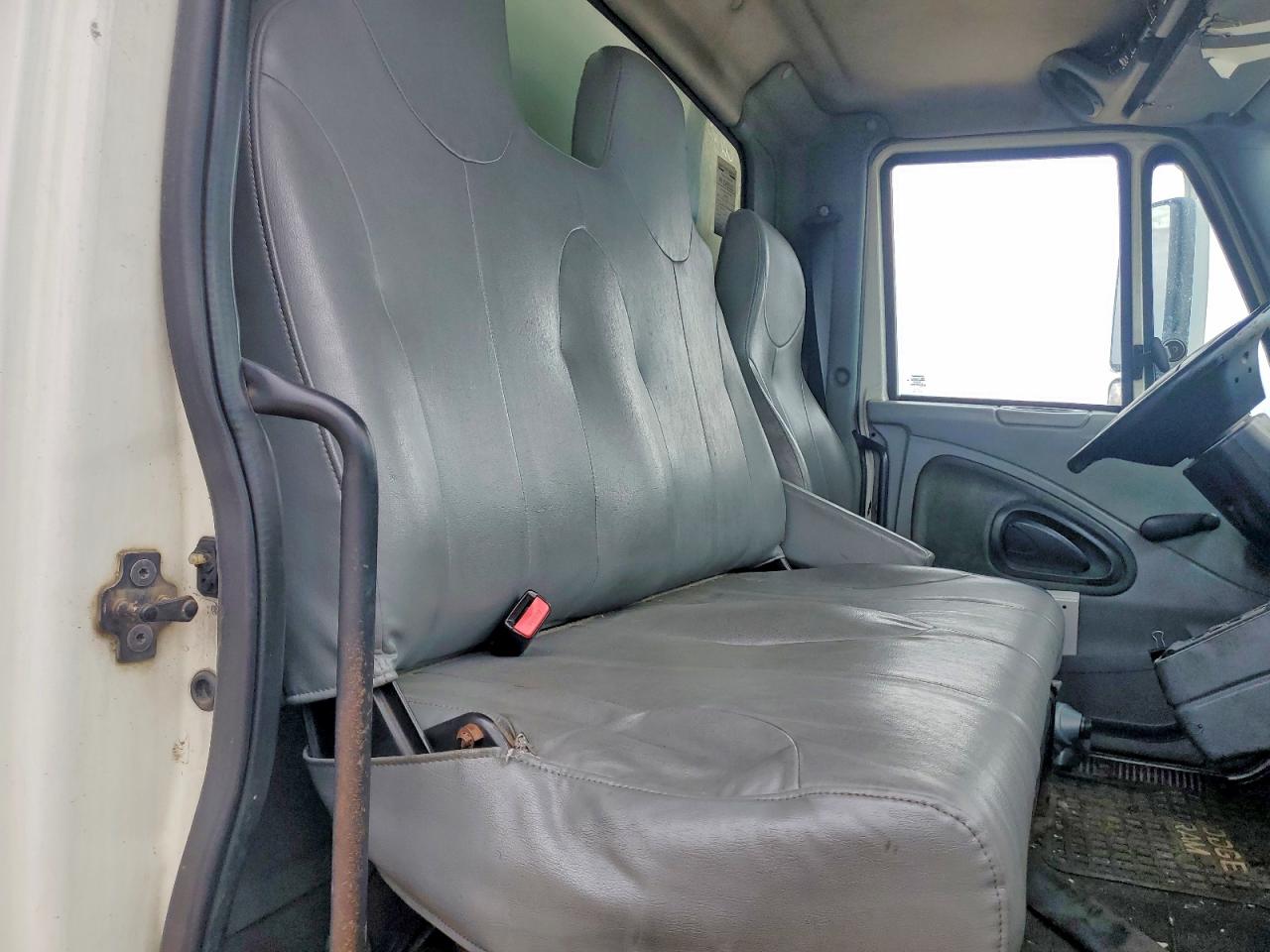 2005 INTERNATIONAL 4000 SERIE